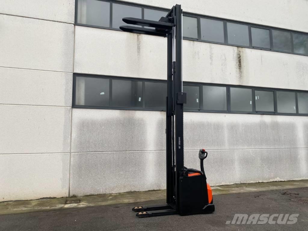 Toyota SWE160 Empilhador para operador externo
