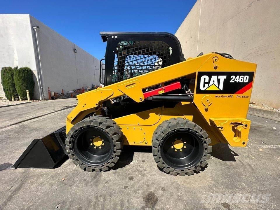CAT 246 D Minicarregadeiras