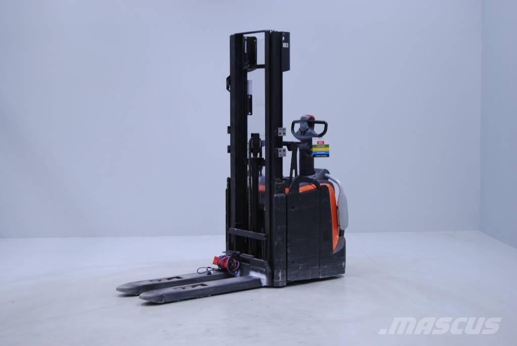 Toyota SPE120L Empilhador para operador externo