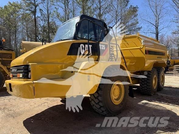 CAT 725 Auto-tanques