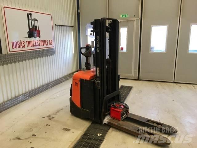 BT SPE 125 L Empilhador para operador externo