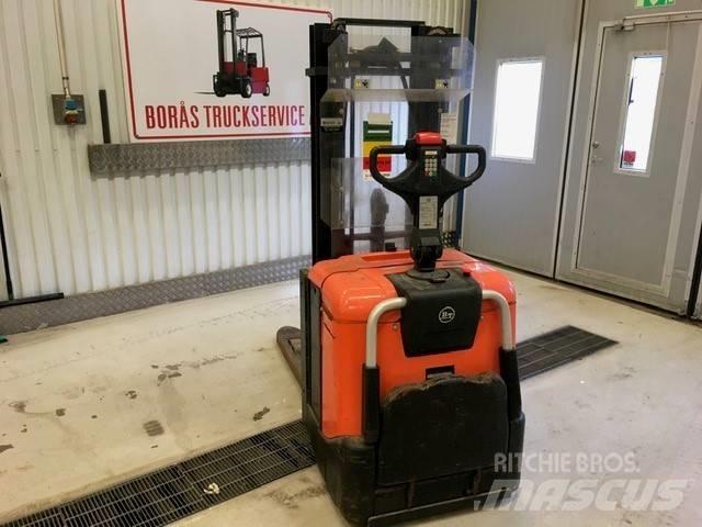 BT SPE 125 L Empilhador para operador externo