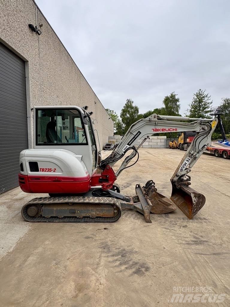 Takeuchi TB 235 Miniescavadeiras