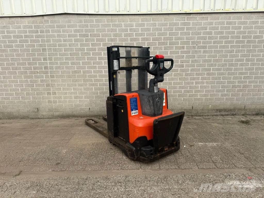 BT SWE200D Empilhador para operador externo