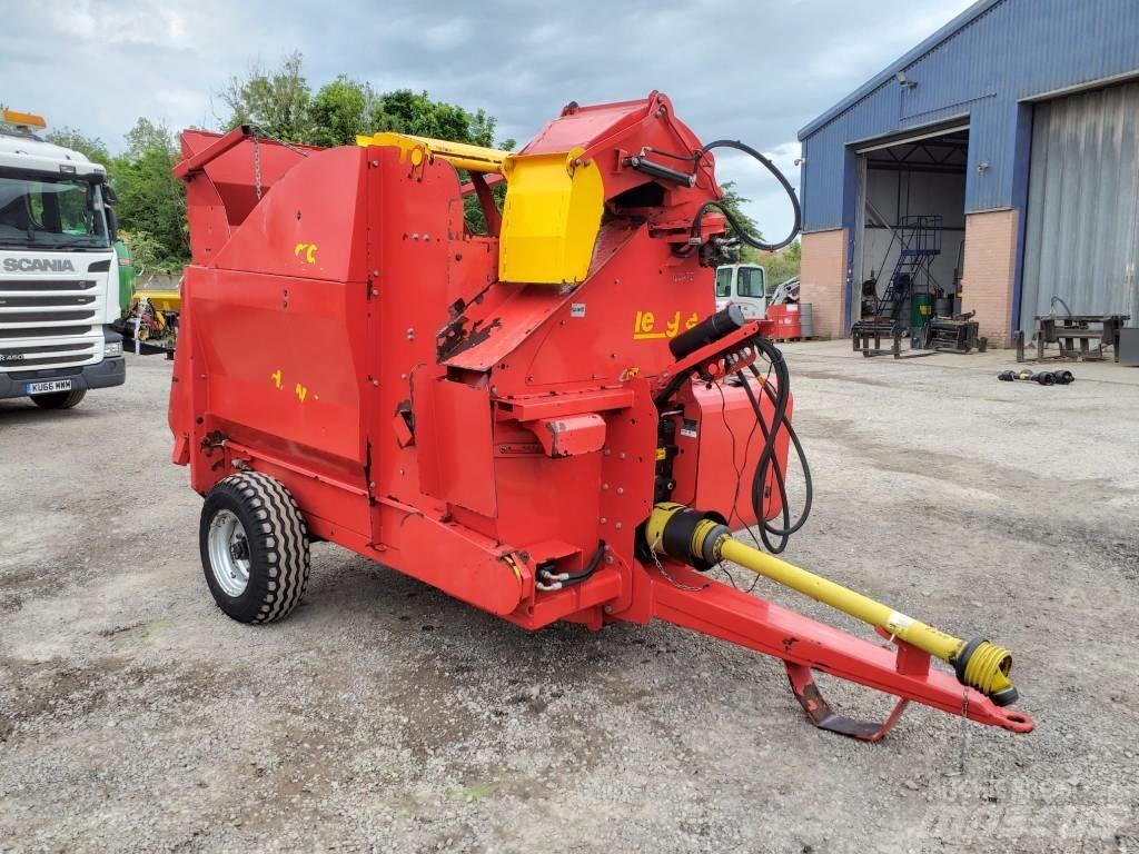 TEAGLE TOMAHAWK 8100 Cortadores, moinhos e desenroladores de fardos