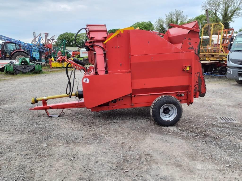 TEAGLE TOMAHAWK 8100 Cortadores, moinhos e desenroladores de fardos