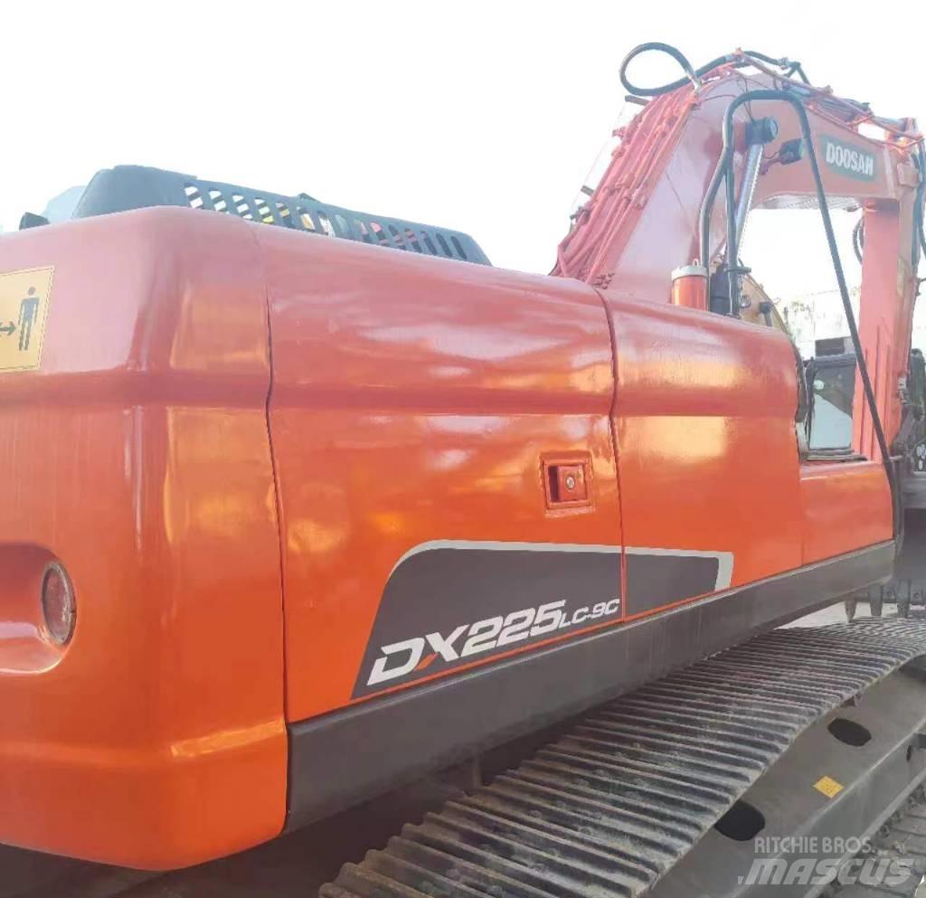 Doosan DX 225 Escavadeiras de esteiras
