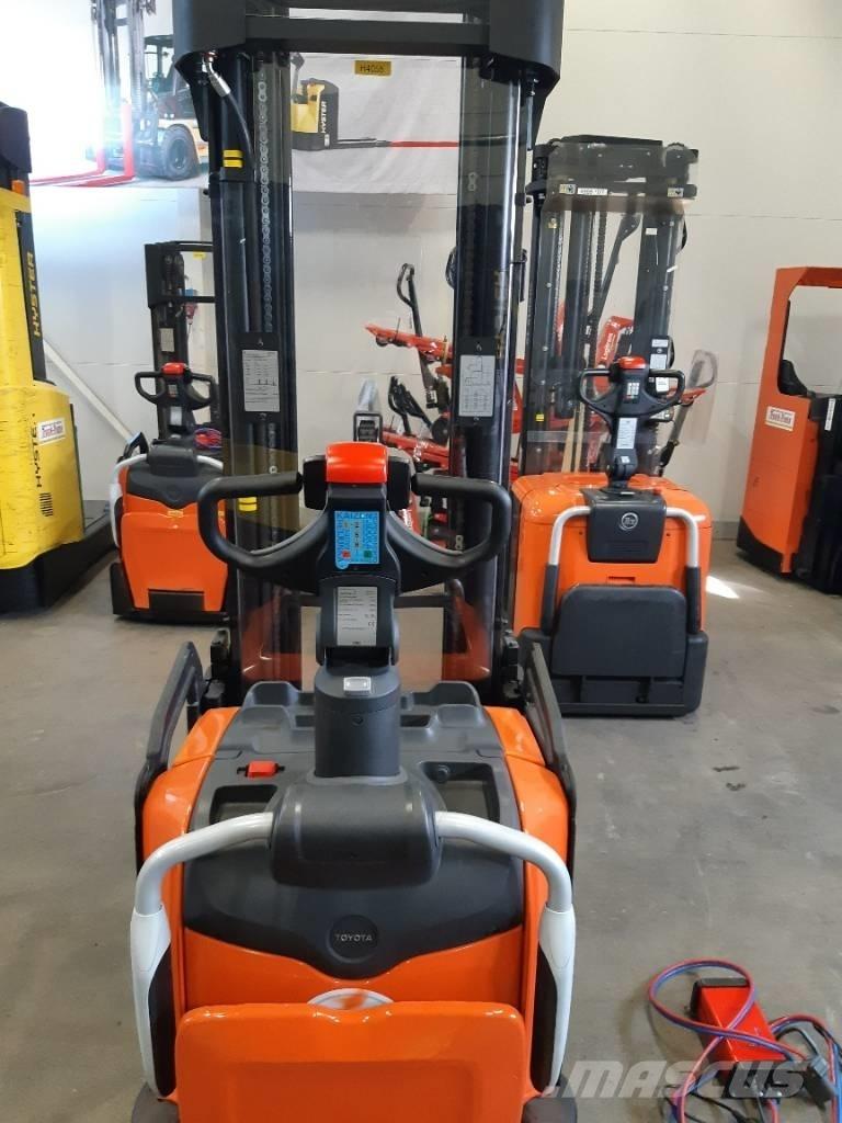 Toyota SPE160L Empilhador para operador externo