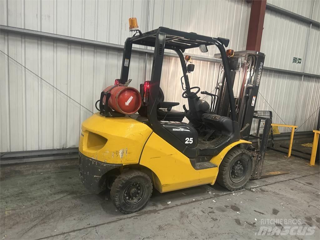 Komatsu FG25HT-17 Empilhadores a gás