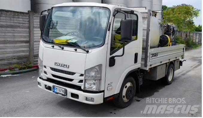Isuzu N 1R 87A Caminhões de caixa fechada