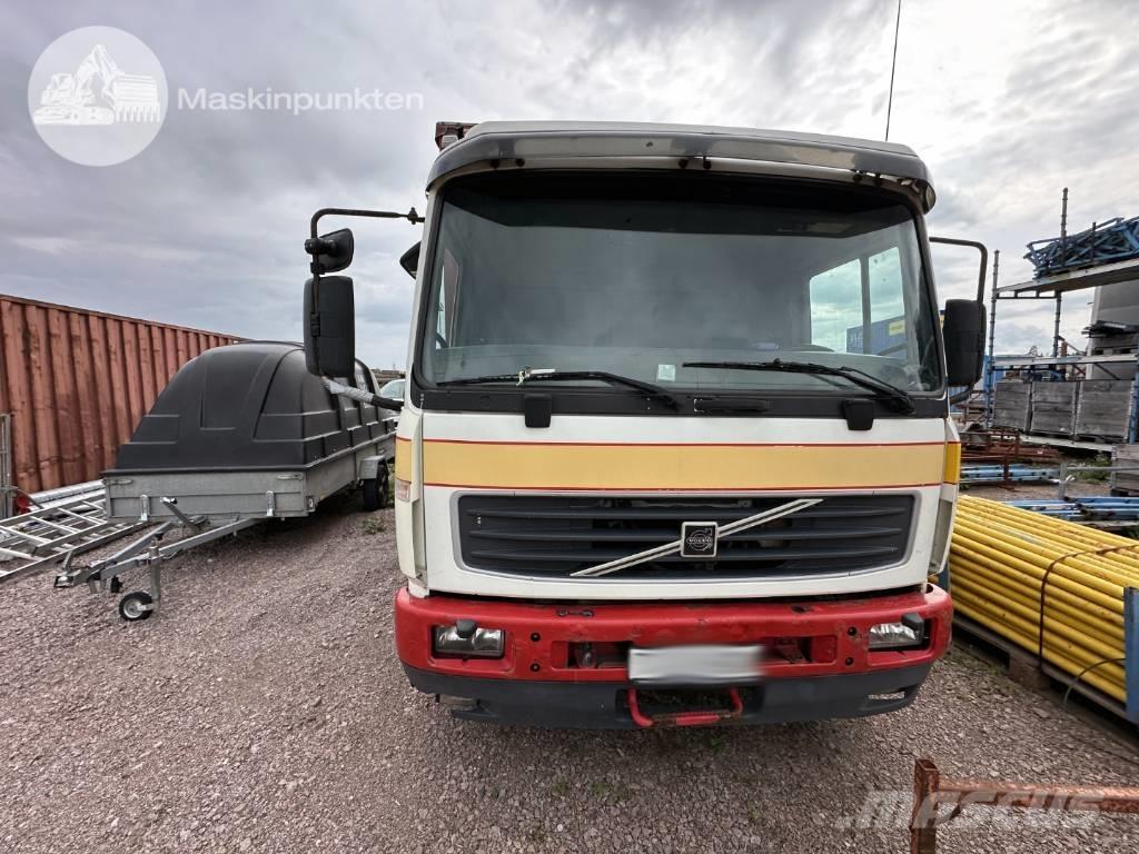 Volvo FL 6 Caminhões de caixa fechada