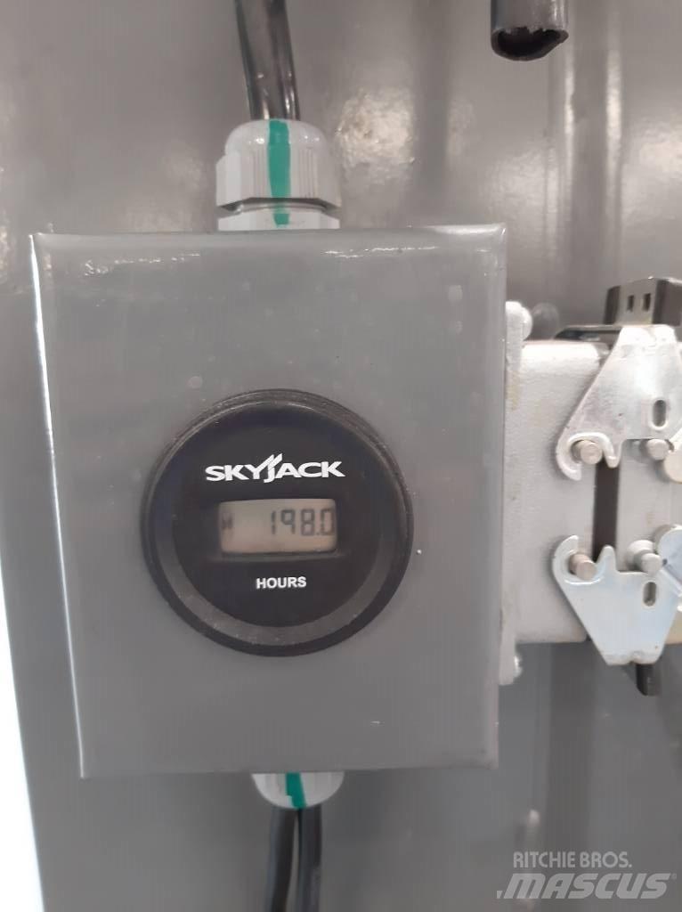 SkyJack SJ 16 Plataformas de Mastro Vertical