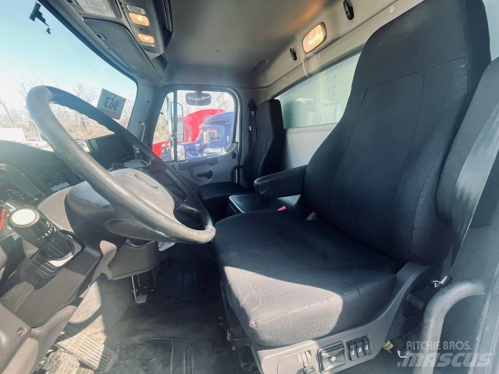 Freightliner M 106 Caminhões de caixa fechada