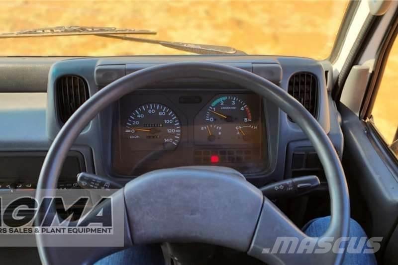 Nissan UD40 Outros Camiões