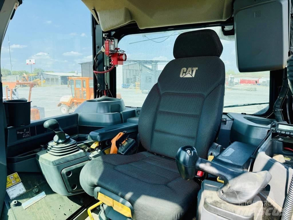 CAT D 7 Dozers - Tratores rastos
