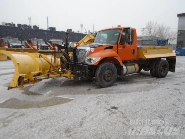 International 7400 Lâminas de neve e arados
