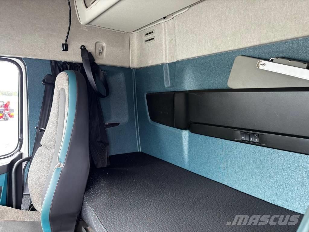 Volvo FM 330 Caminhões de caixa fechada