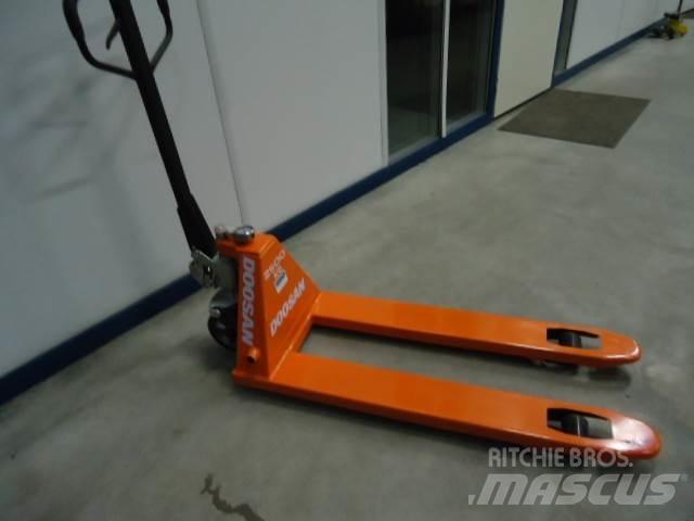 Doosan Pallettruck Movimentadores manuais de palettes