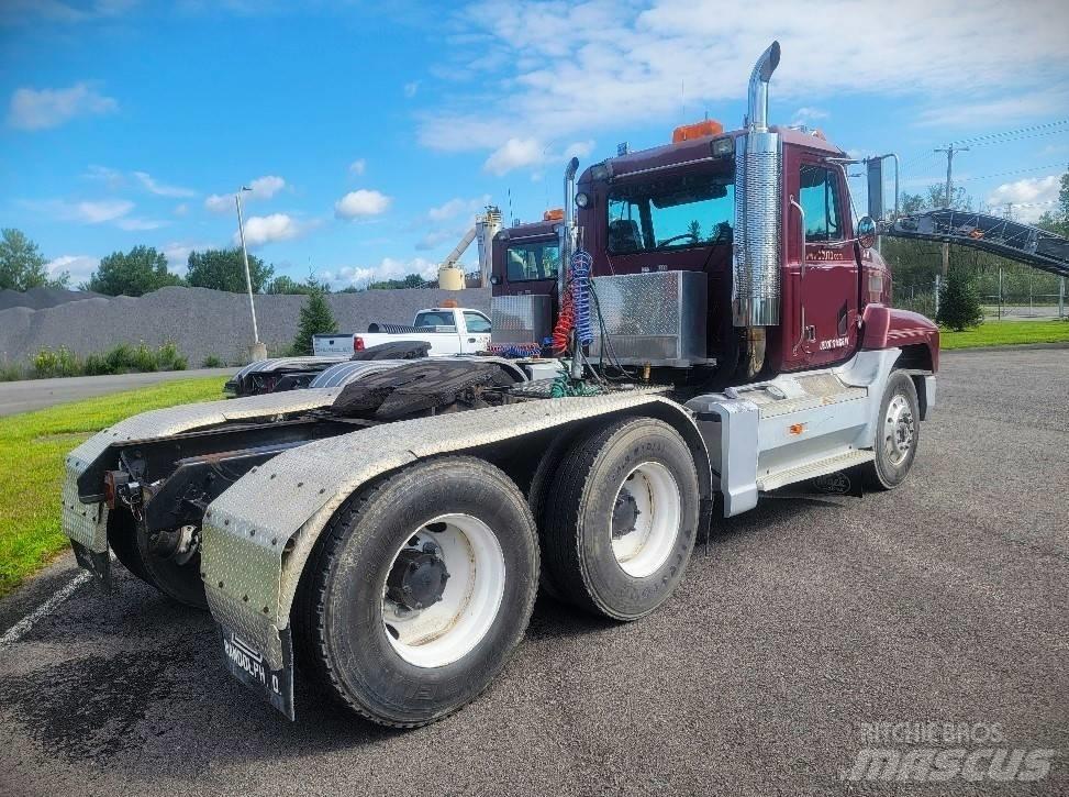 Mack CH 613 Cavalos Mecânicos