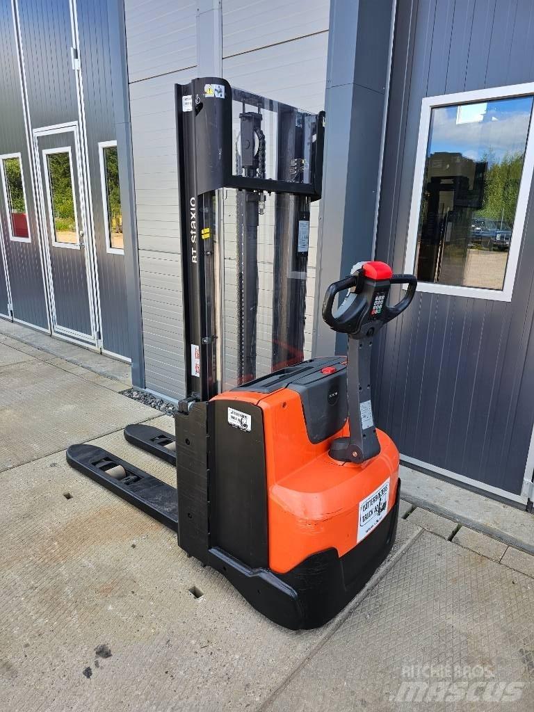 BT SWE 120 L Empilhador para operador externo
