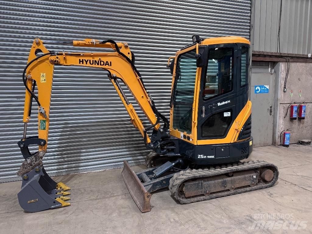 Hyundai R25Z-9 AK Miniescavadeiras