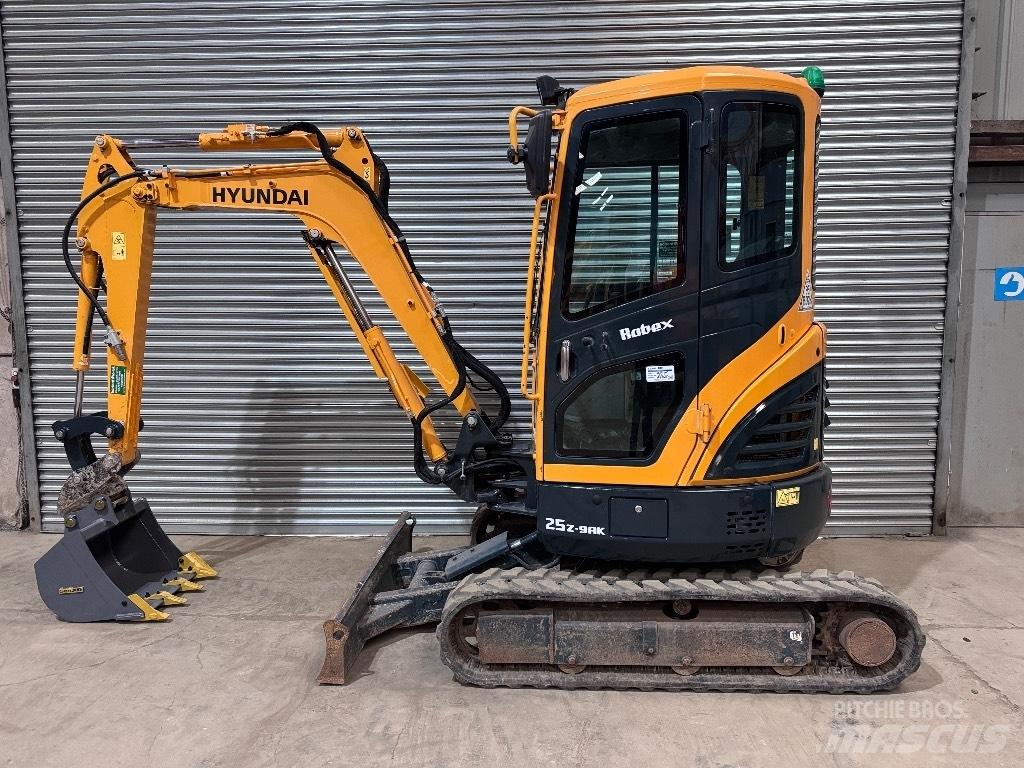 Hyundai R25Z-9 AK Miniescavadeiras