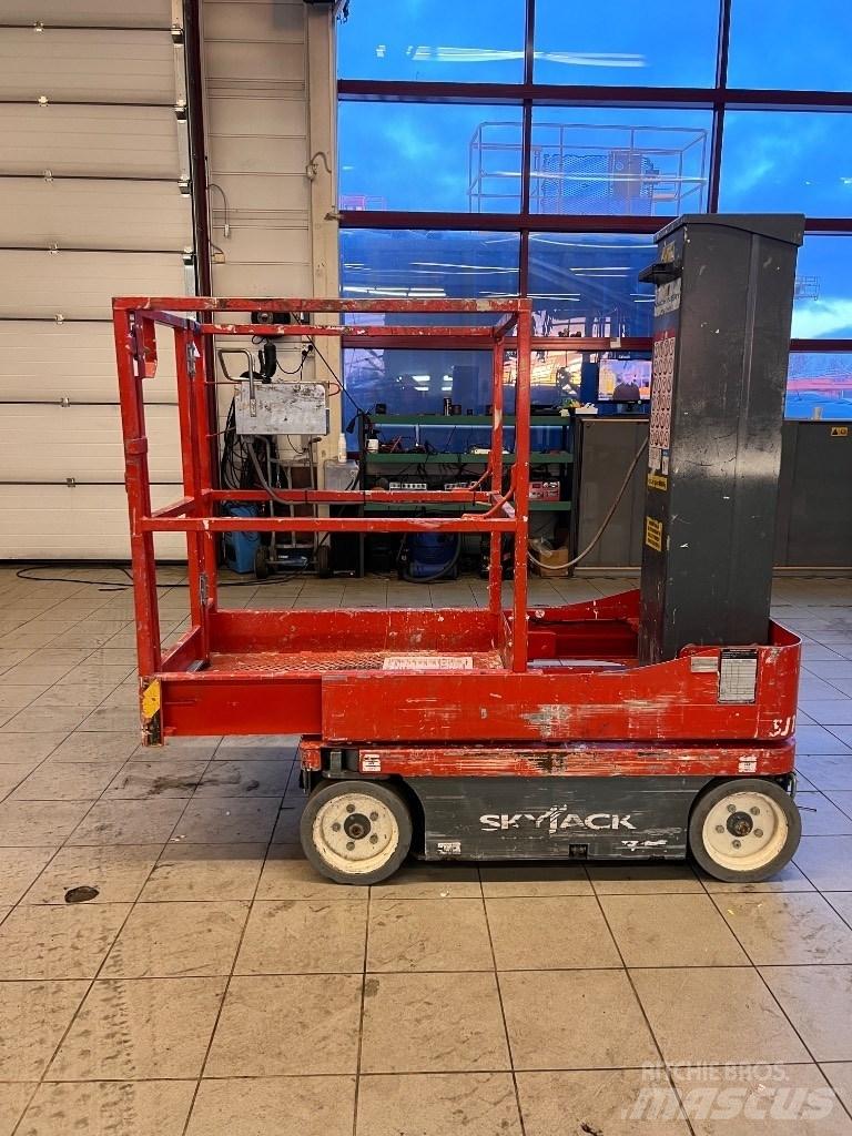 SkyJack SJ 16 Plataformas de Mastro Vertical