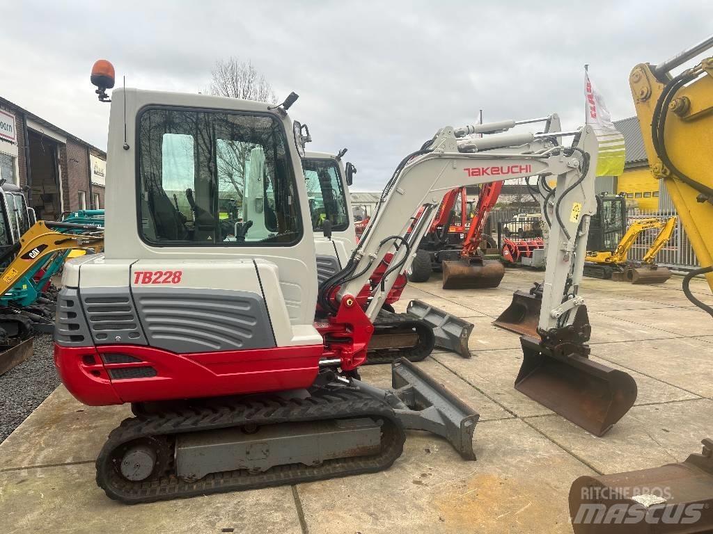 Takeuchi TB228 Miniescavadeiras