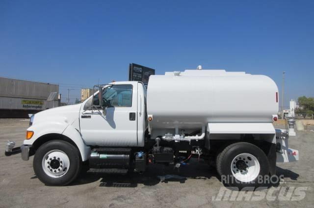 Ford F750 Auto-tanques