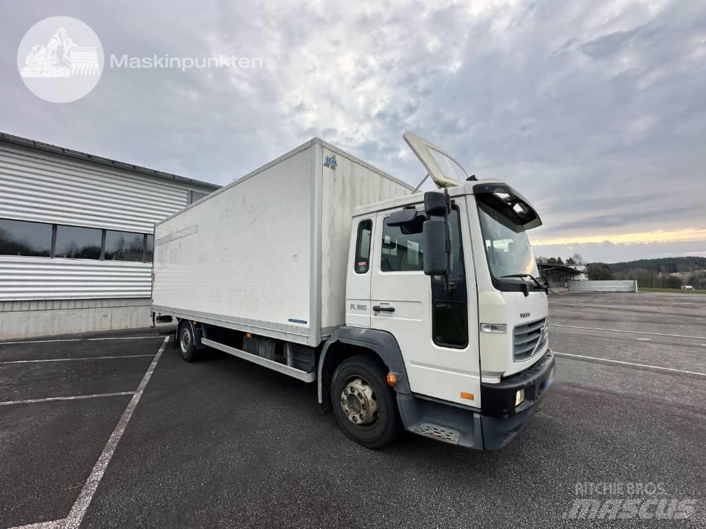 Volvo FL 612 Caminhões de caixa fechada