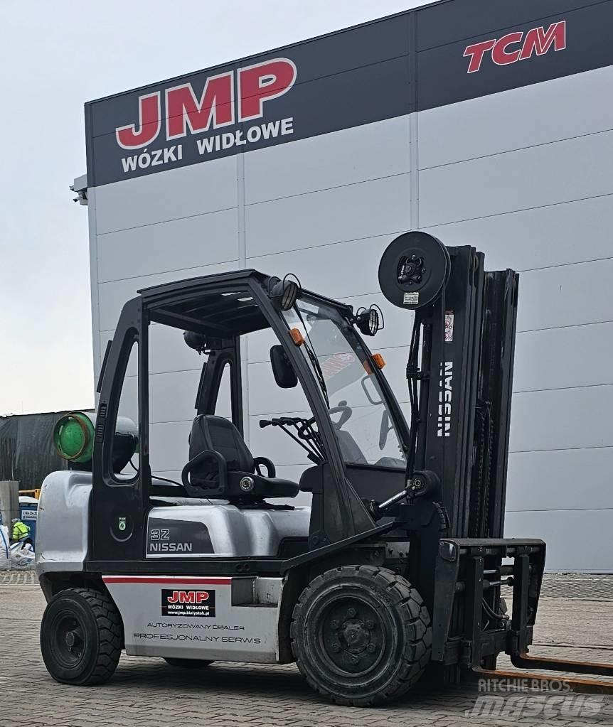 Nissan UG1D2A32LQ Empilhadores a gás