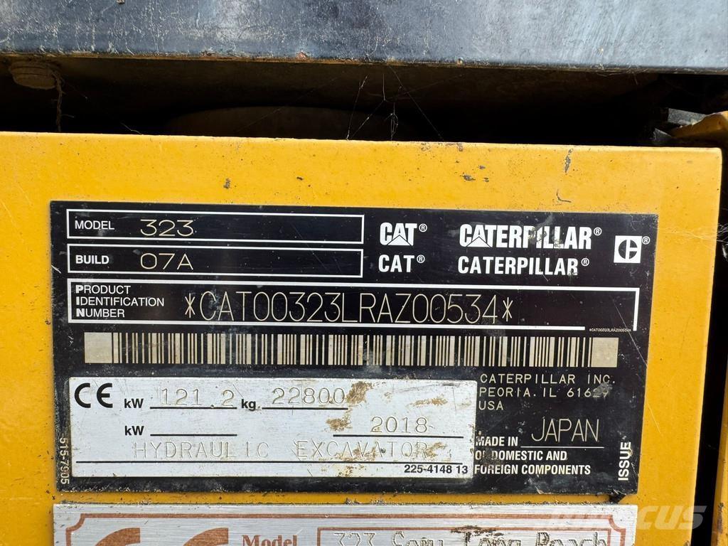 CAT 323 Escavadeiras de esteiras