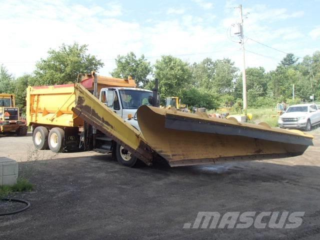 International 7400 Lâminas de neve e arados