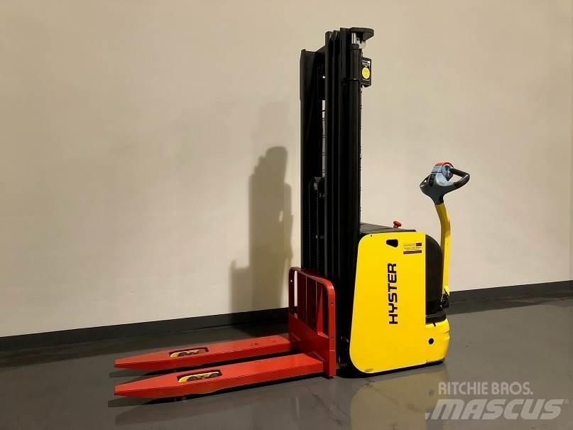 Hyster S1.6AC Empilhador para operador externo