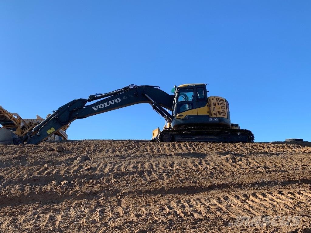 Komatsu 138 us -8 Escavadeiras de esteiras