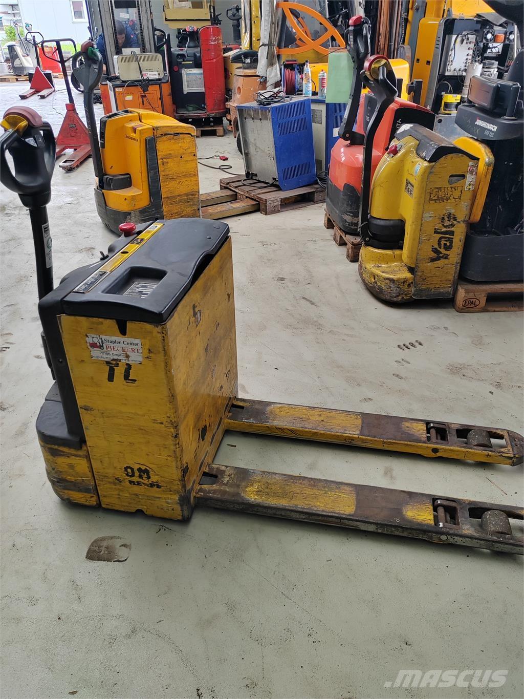 OM TL 18 Empilhador para operador externo