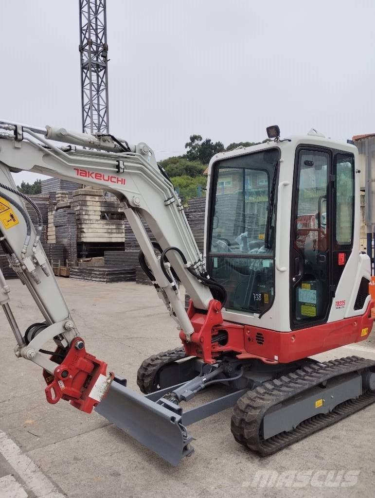 Takeuchi TB 225 Miniescavadeiras