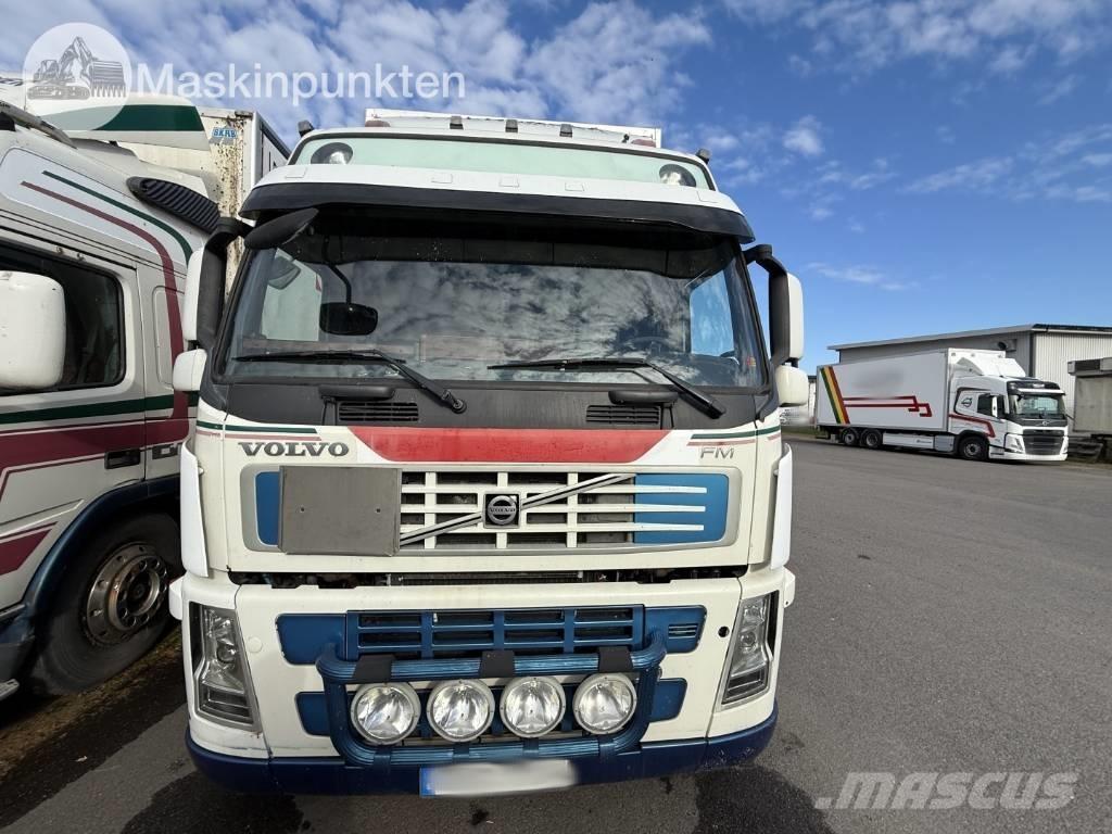 Volvo FM 440 Caminhões de caixa fechada