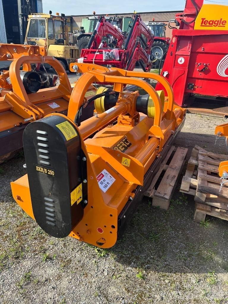 Berti Ekr-s 250 Gadanheiras e cortadores de folhas para pastos