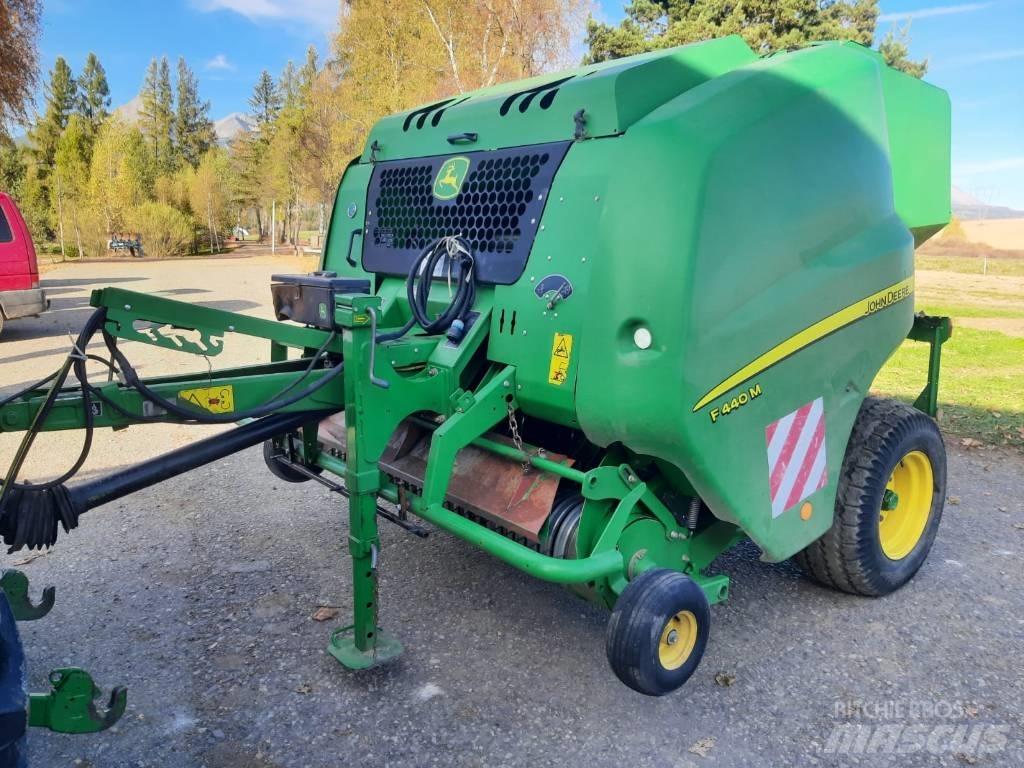 John Deere F 440 M Enfardadeira de rolos
