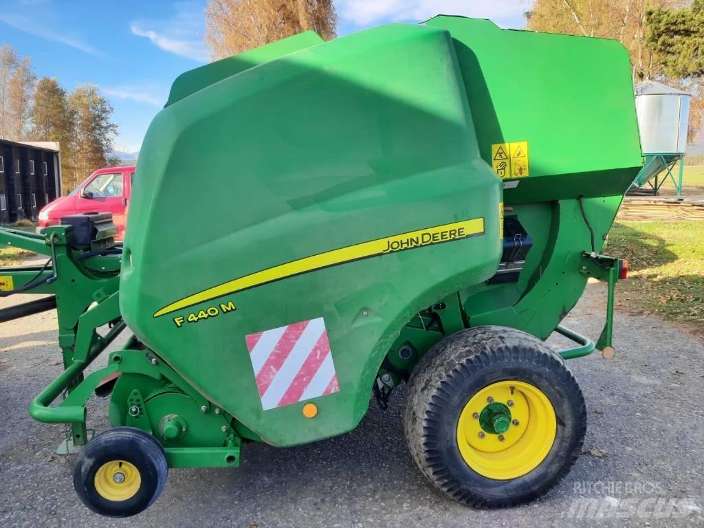 John Deere F 440 M Enfardadeira de rolos