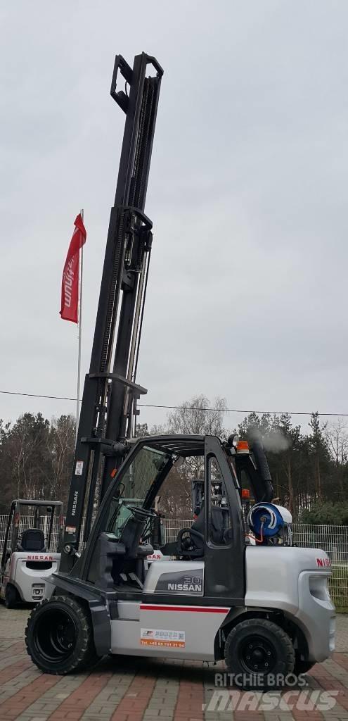 Nissan UG1D2A30LQ Empilhadores a gás