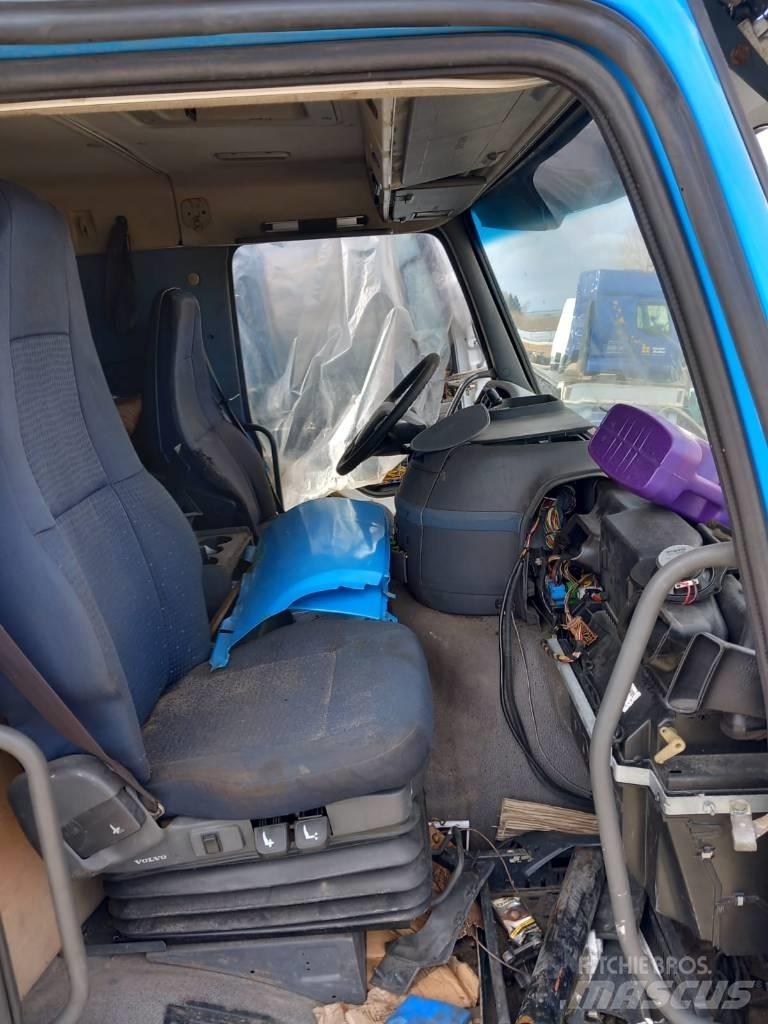 Volvo FM 9.320 Cabines e interior