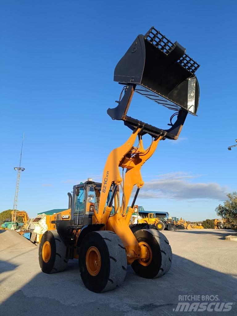 CASE 821C XR Carregadeiras de rodas