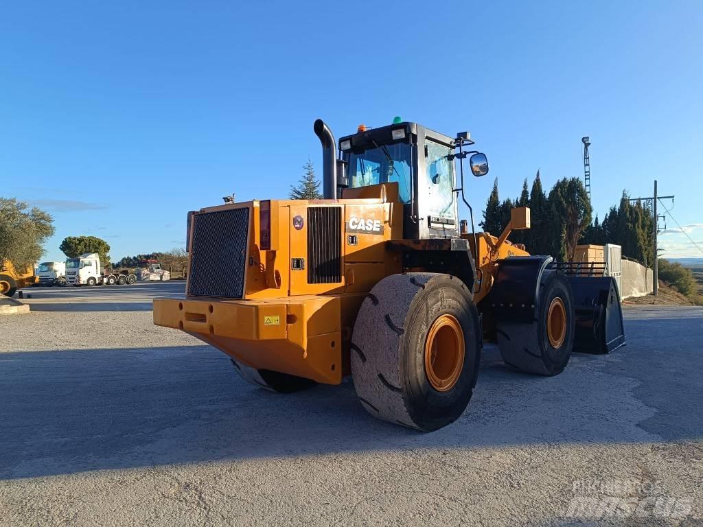 CASE 821C XR Carregadeiras de rodas