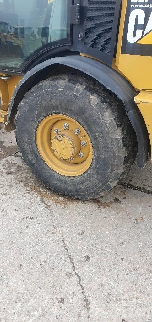 CAT 906M Carregadeiras de rodas