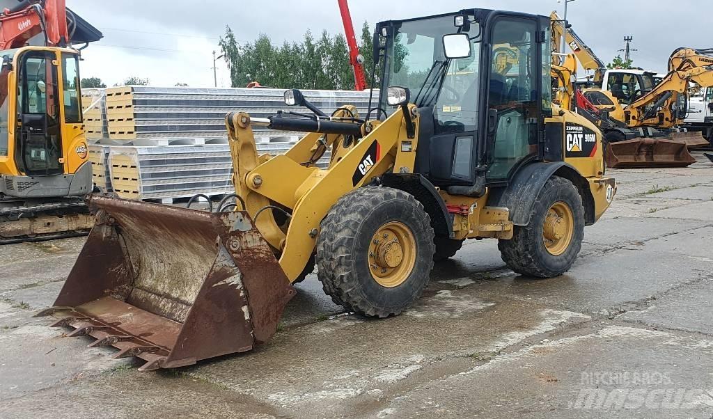 CAT 906M Carregadeiras de rodas