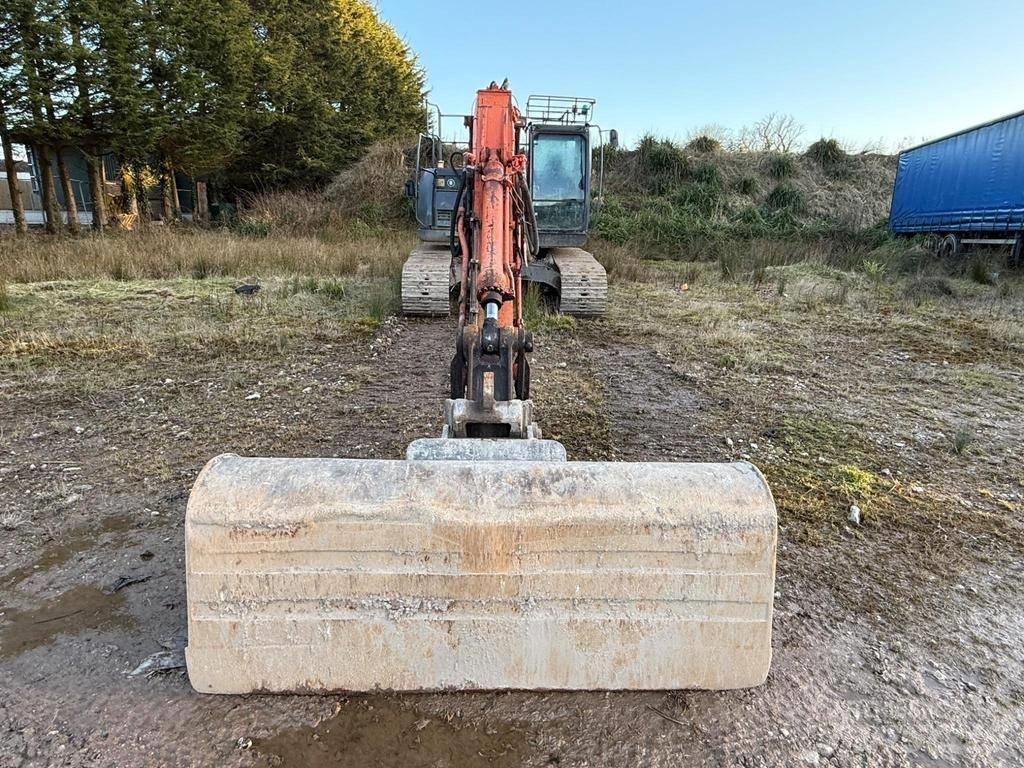 Hitachi ZX225USRLC-3 Escavadeiras de esteiras