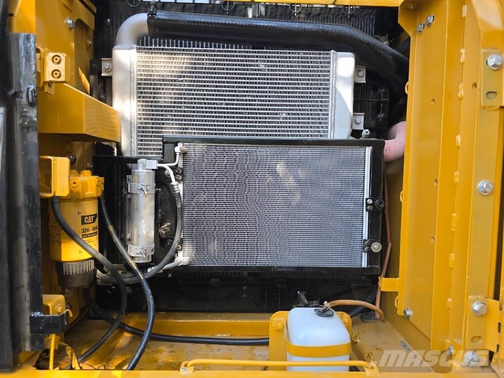CAT 320D2 Escavadeiras de esteiras