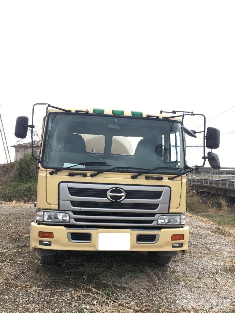 Hino FS2PKG10527 Betoneiras